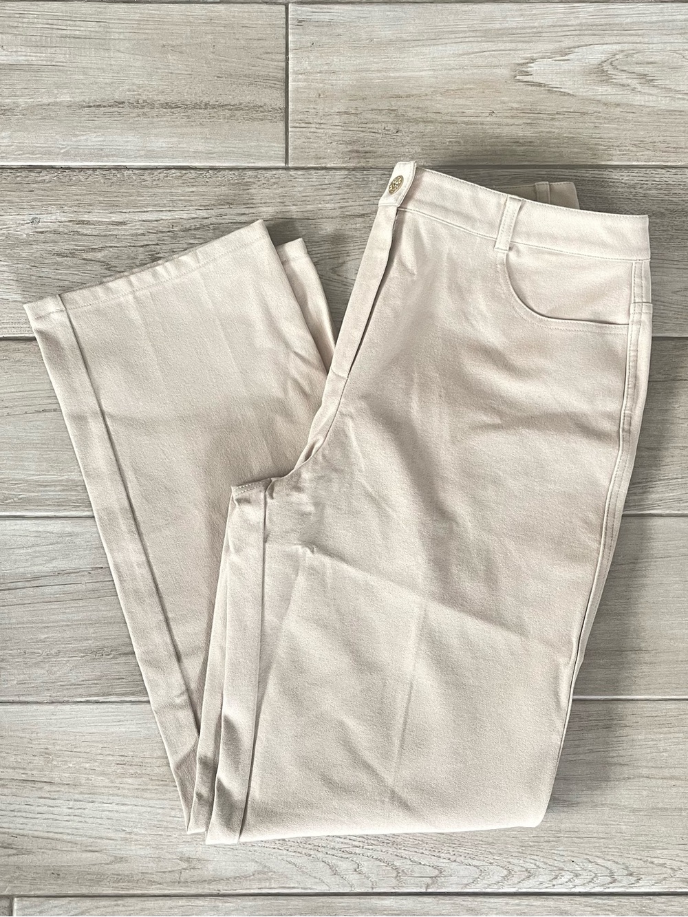 St. John Sport Women’s Classic Straight-Leg Stretch Pants in Light Beige
